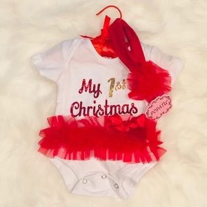 Popatu Christmas outfit